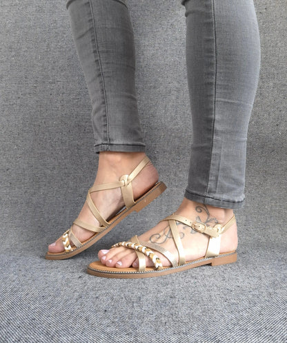 Sandales à brides brillantes et tressées couleur dorée Le Petit Placard