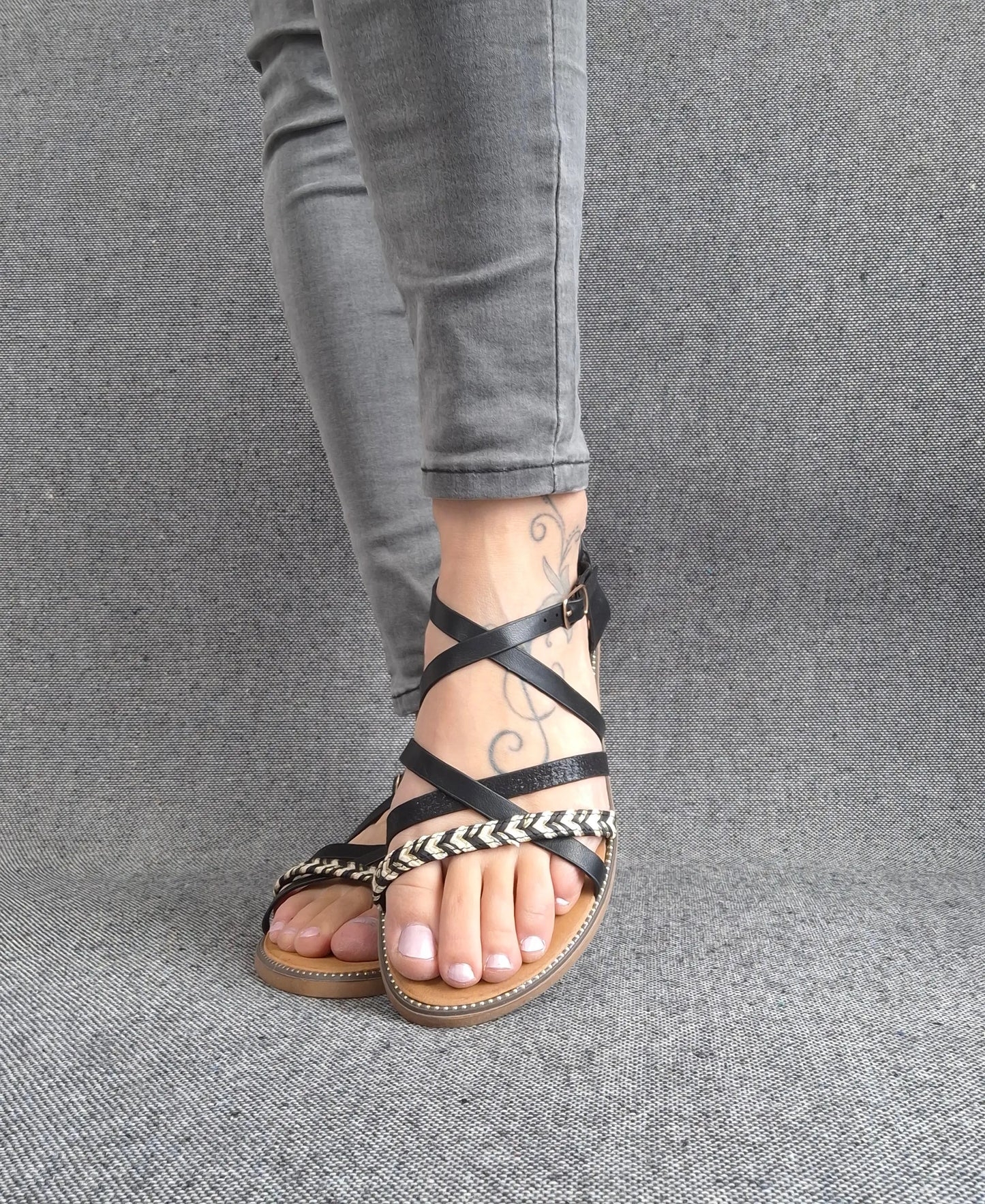 Sandales à brides tressées couleur noire Le Petit Placard