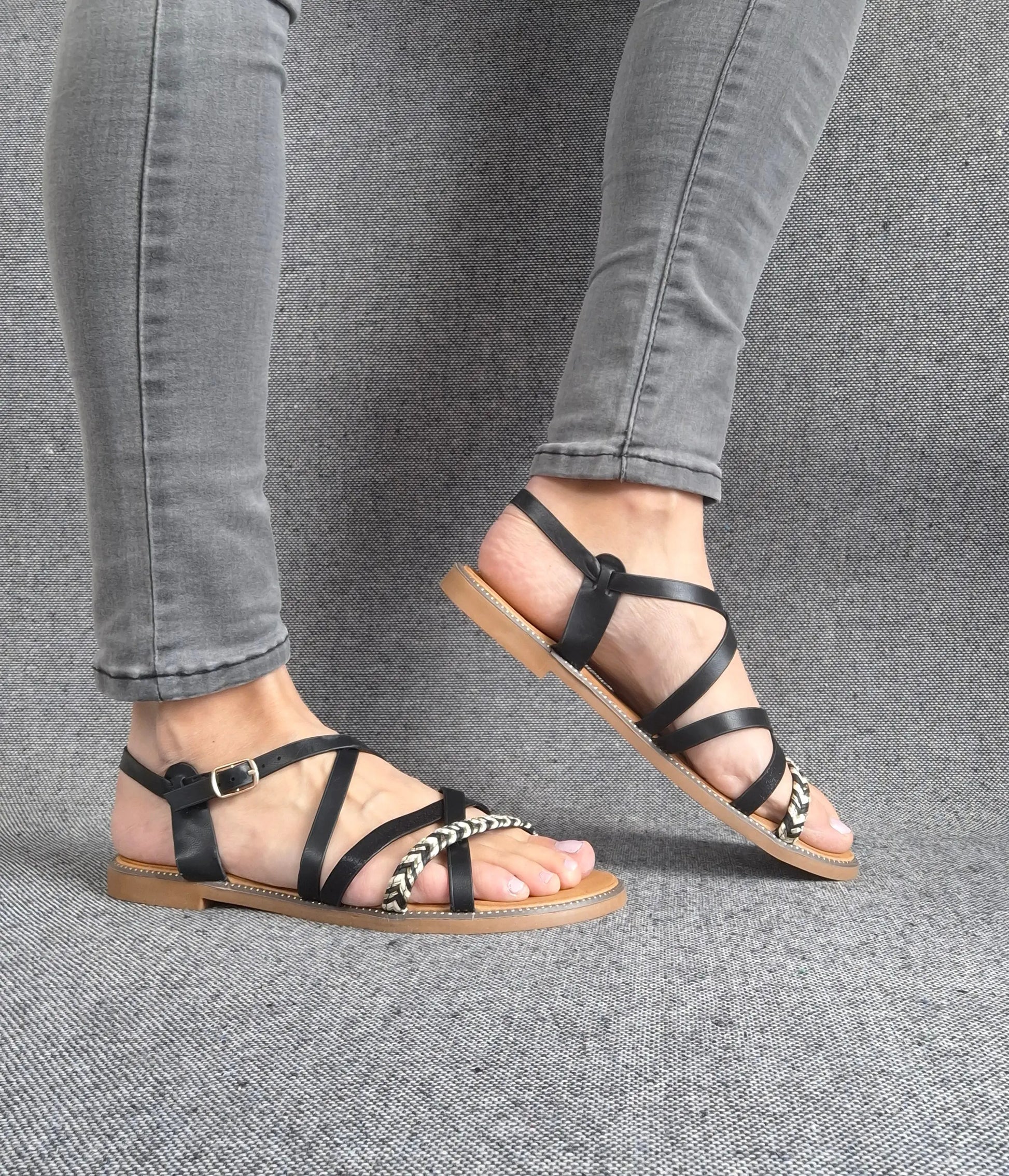 Sandales à brides tressées couleur noire Le Petit Placard