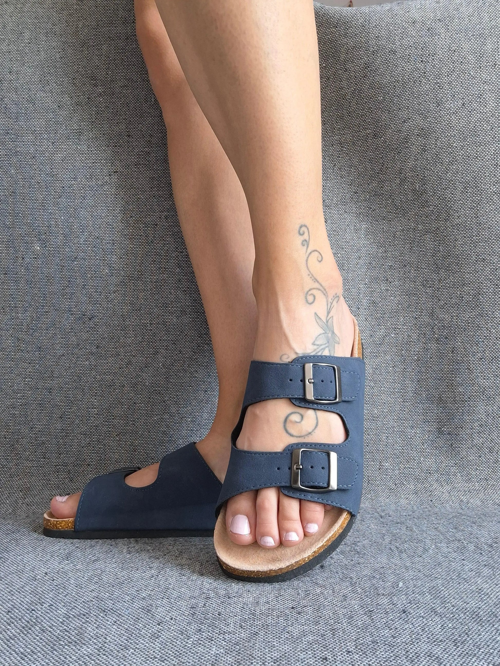 Chaussures sandales intérieur cuir bleu marine style Birk Le Petit Placard