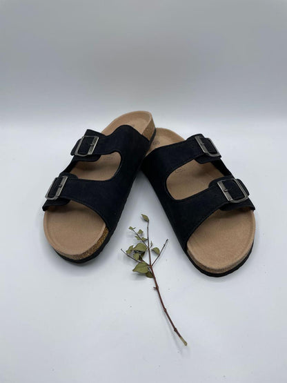Sandale cuir noir femme style Birkenstock à deux brides avec boucles argentées et semelle liège beige