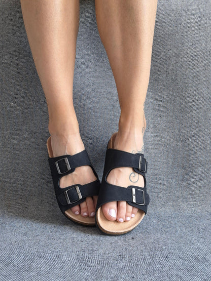 Sandale cuir noir femme style Birkenstock abordable, deux brides à boucles argentées et semelle liège naturel