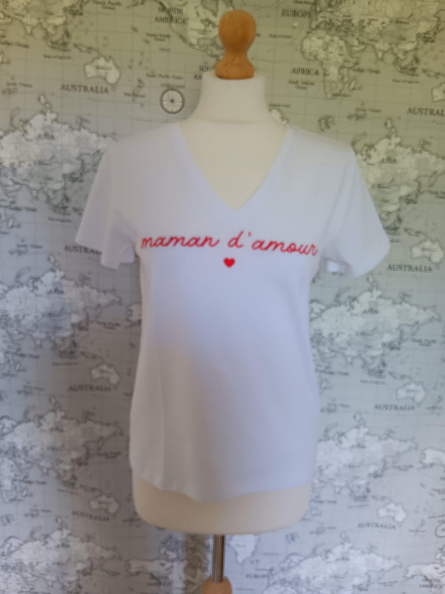 White short-sleeve t-shirt with 'maman d'amour' text, displayed on mannequin, Le Petit Placard