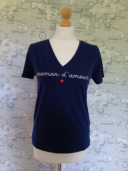 Navy blue short-sleeve t-shirt with 'maman d'amour' text, displayed on a mannequin.