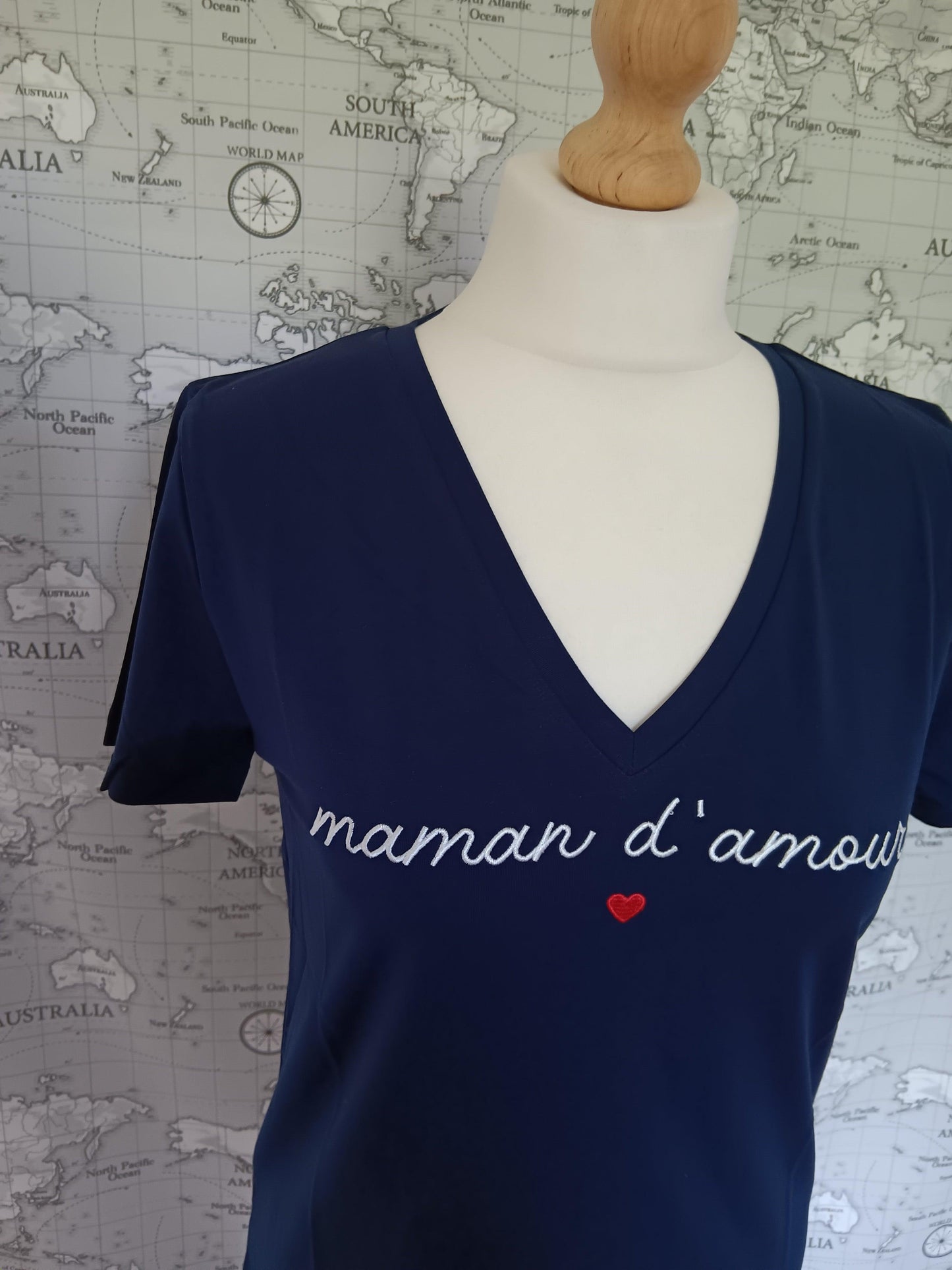 Navy blue women's V-neck t-shirt with 'maman d'amour' embroidery, Le Petit Placard