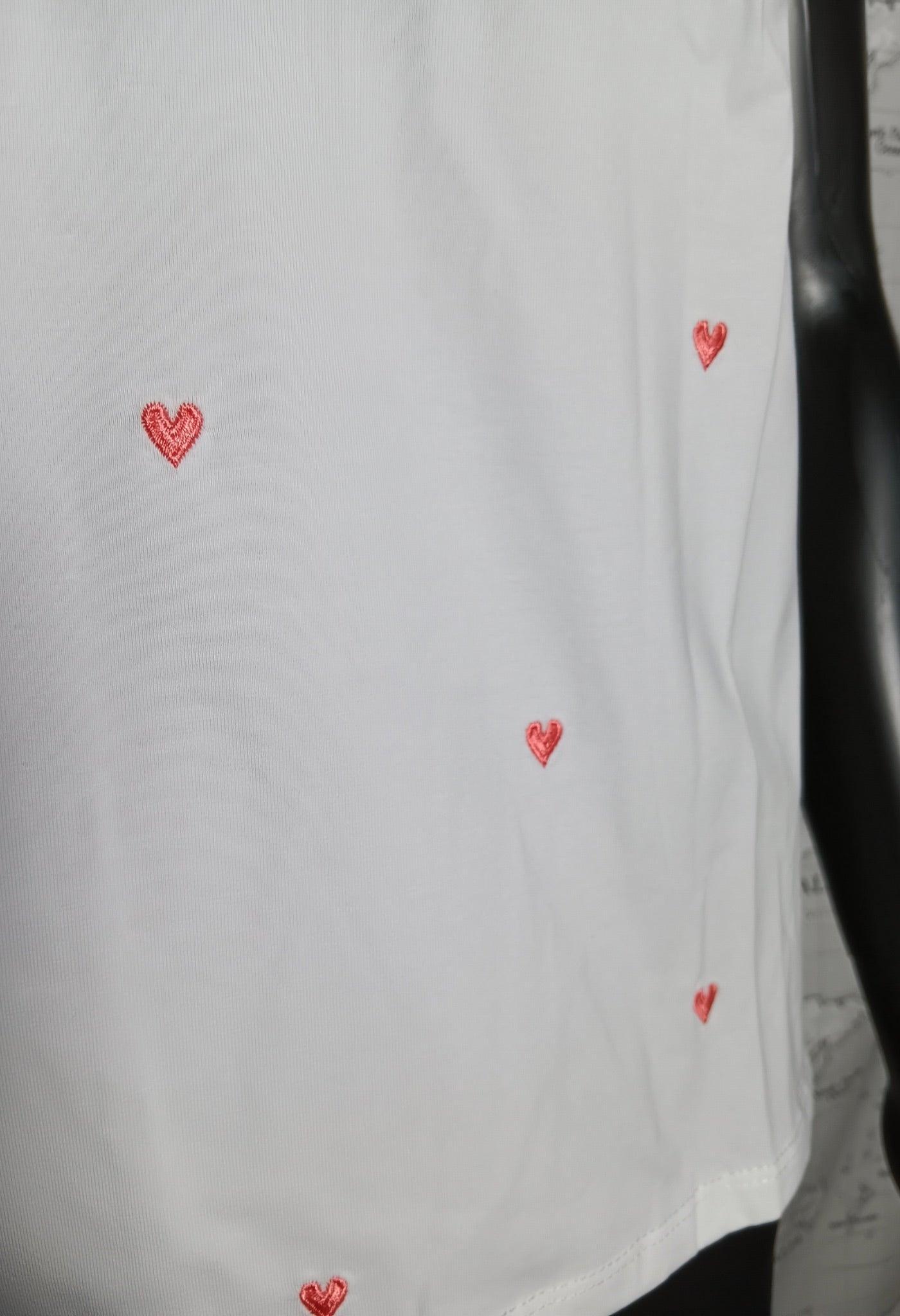 White short sleeve t-shirt with small red embroidered hearts, Le Petit Placard fashion