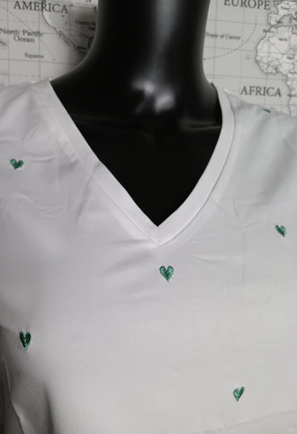 White short-sleeve t-shirt with green embroidered hearts, Le Petit Placard fashion