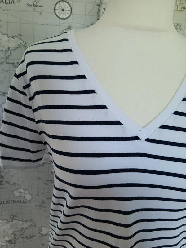 White and navy striped V-neck t-shirt on mannequin, Le Petit Placard fashion apparel