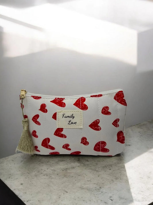 Trousse en coton blanche avec inscription “Family love” à coeurs rouges Le Petit Placard