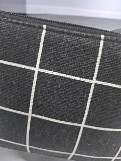 Trousse en coton motif à carreaux blancs sur un fond noir Le Petit Placard