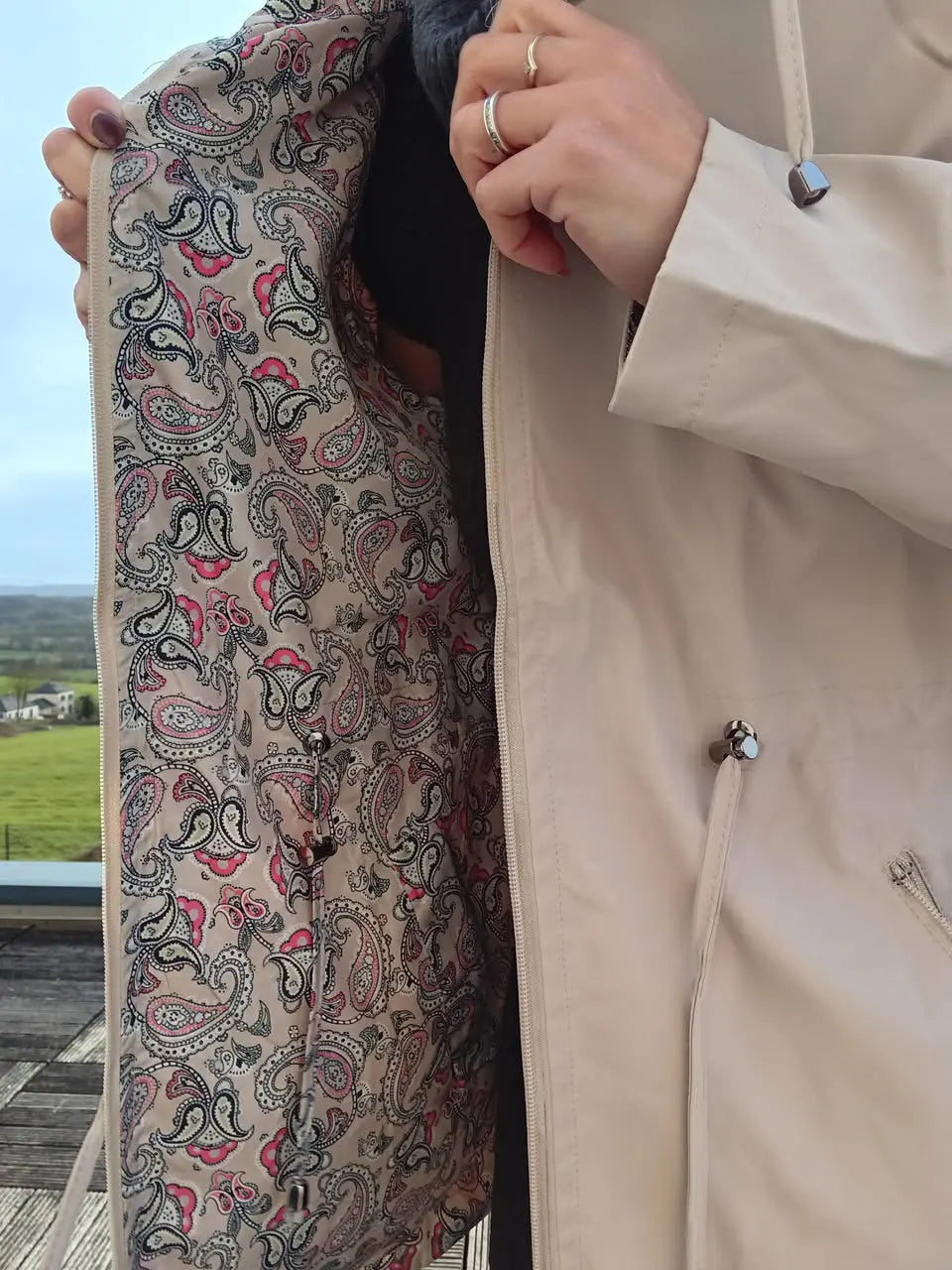 Veste légère et réversible déperlante blanc écru/motifs fleuris Le Petit Placard