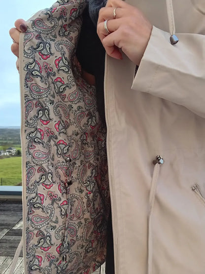 Veste légère et réversible déperlante blanc écru/motifs fleuris Le Petit Placard