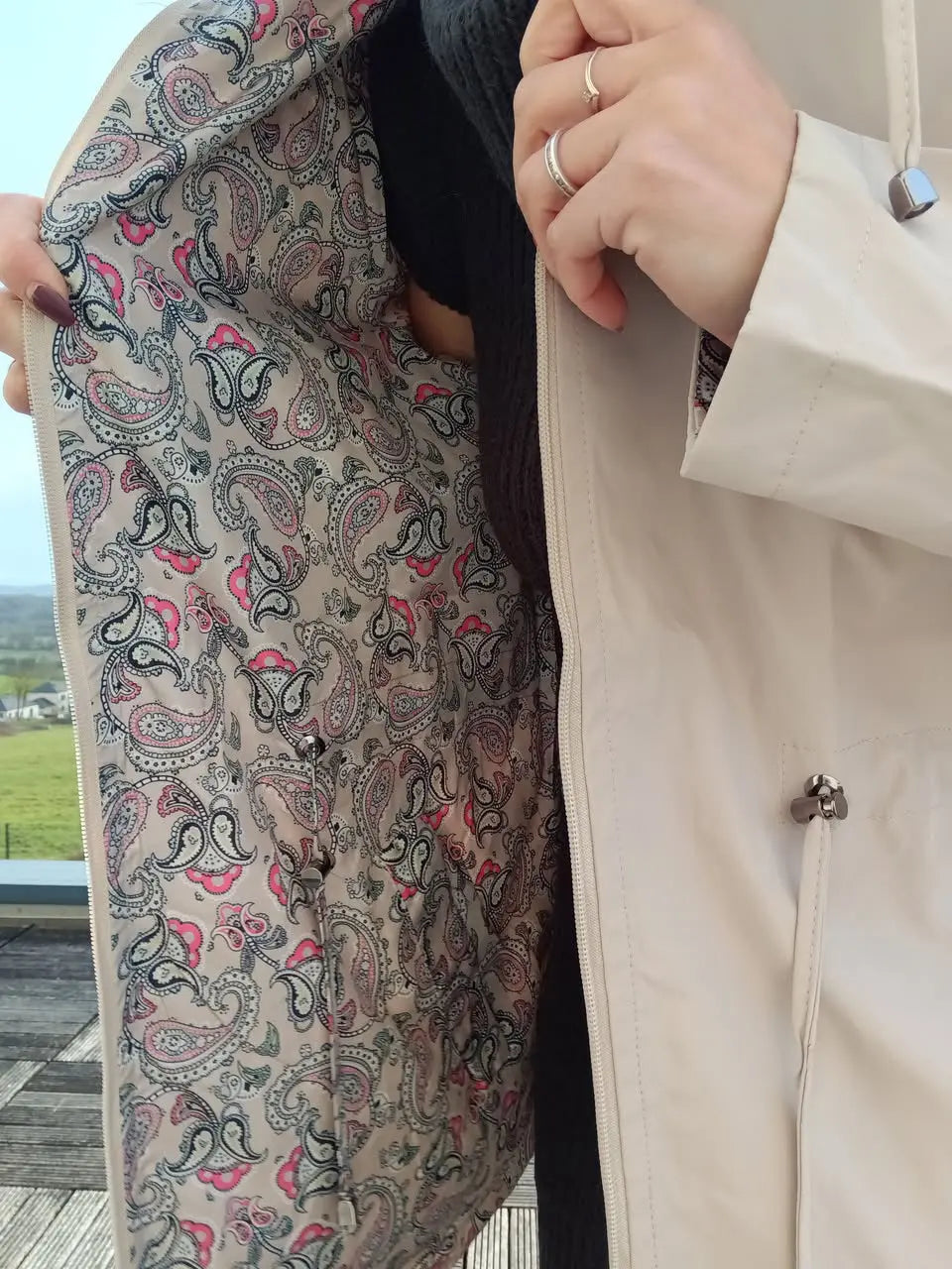 Veste légère et réversible déperlante blanc écru/motifs fleuris Le Petit Placard
