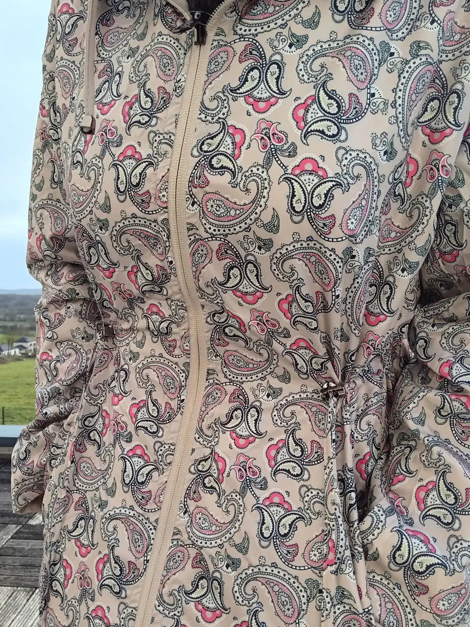 Veste légère et réversible déperlante blanc écru/motifs fleuris Le Petit Placard