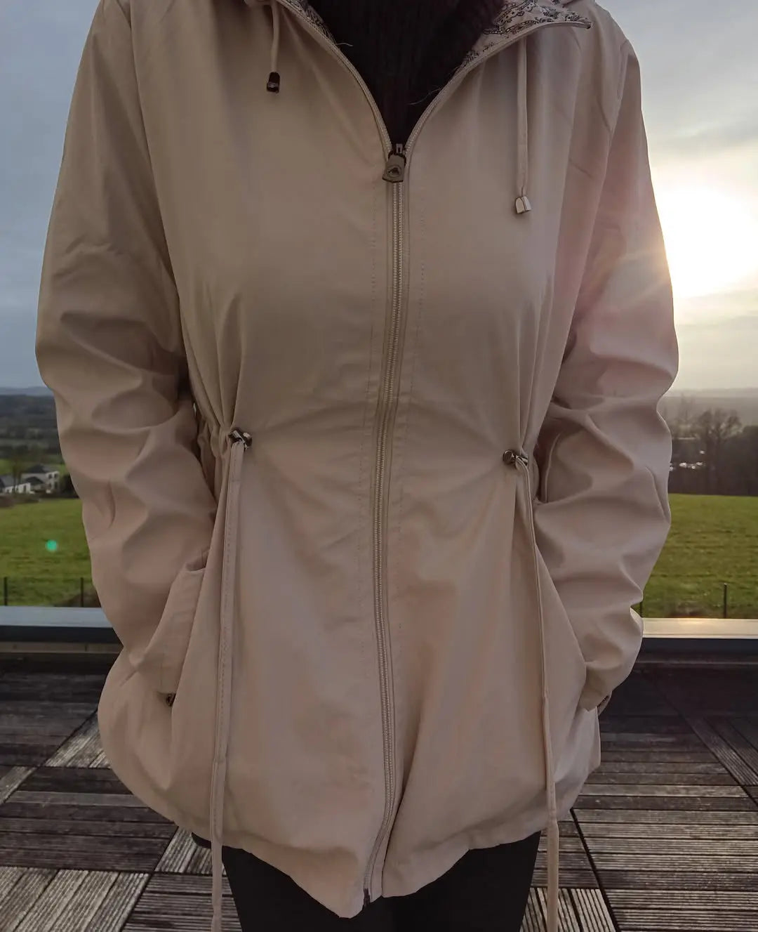 Veste légère et réversible déperlante blanc écru/motifs fleuris Le Petit Placard