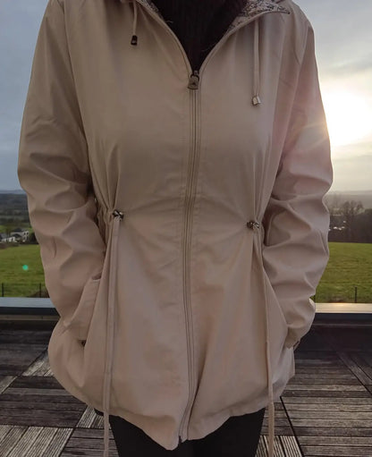 Veste légère et réversible déperlante blanc écru/motifs fleuris Le Petit Placard