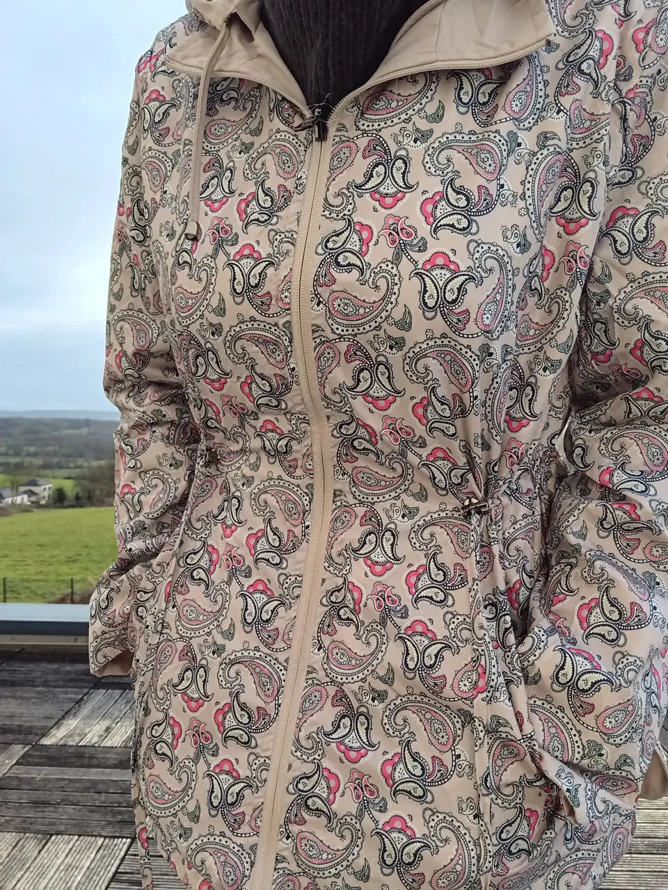 Veste légère et réversible déperlante blanc écru/motifs fleuris Le Petit Placard