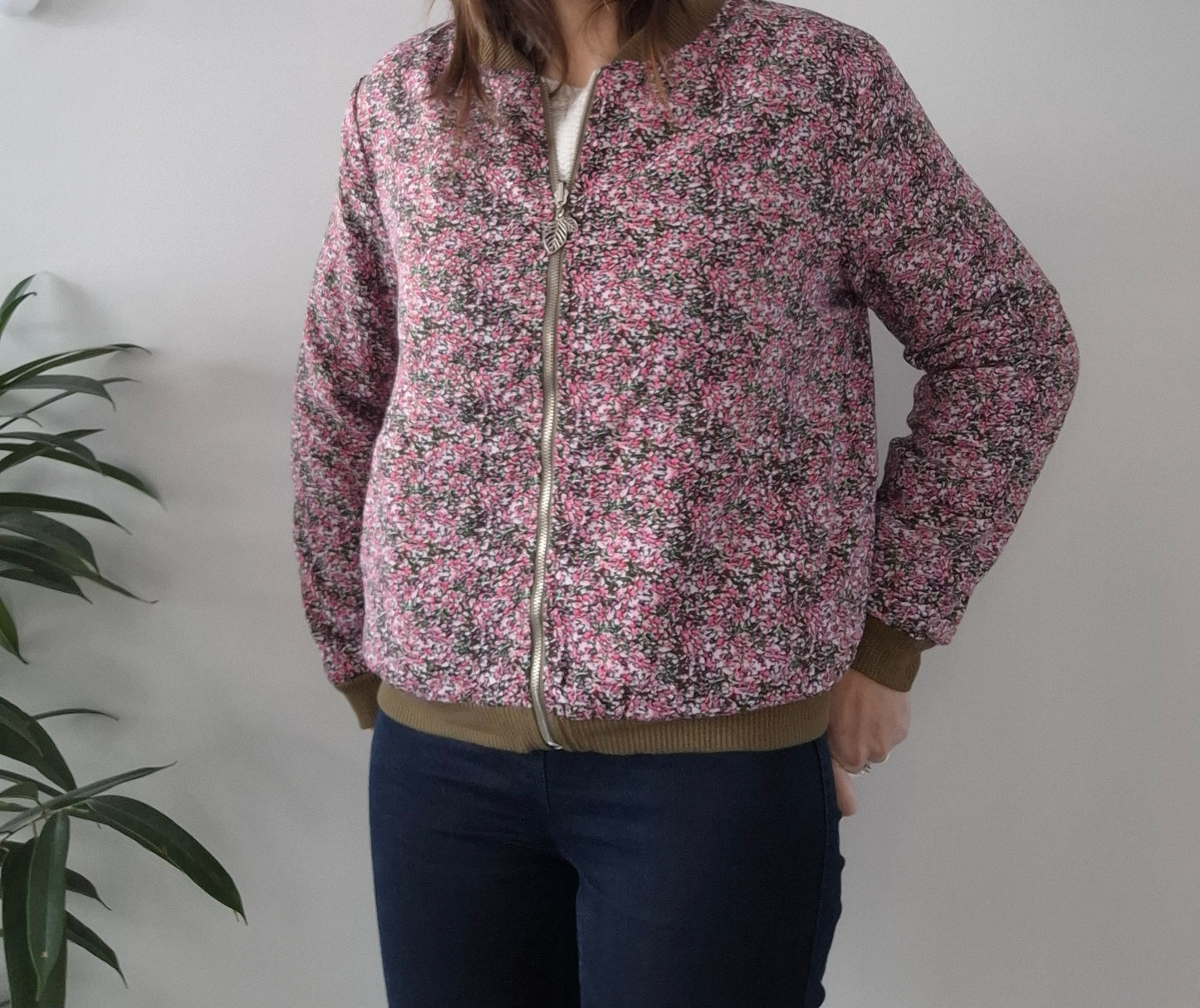 Woman wearing pink floral zip-up bomber jacket from Le Petit Placard, casual outfit style