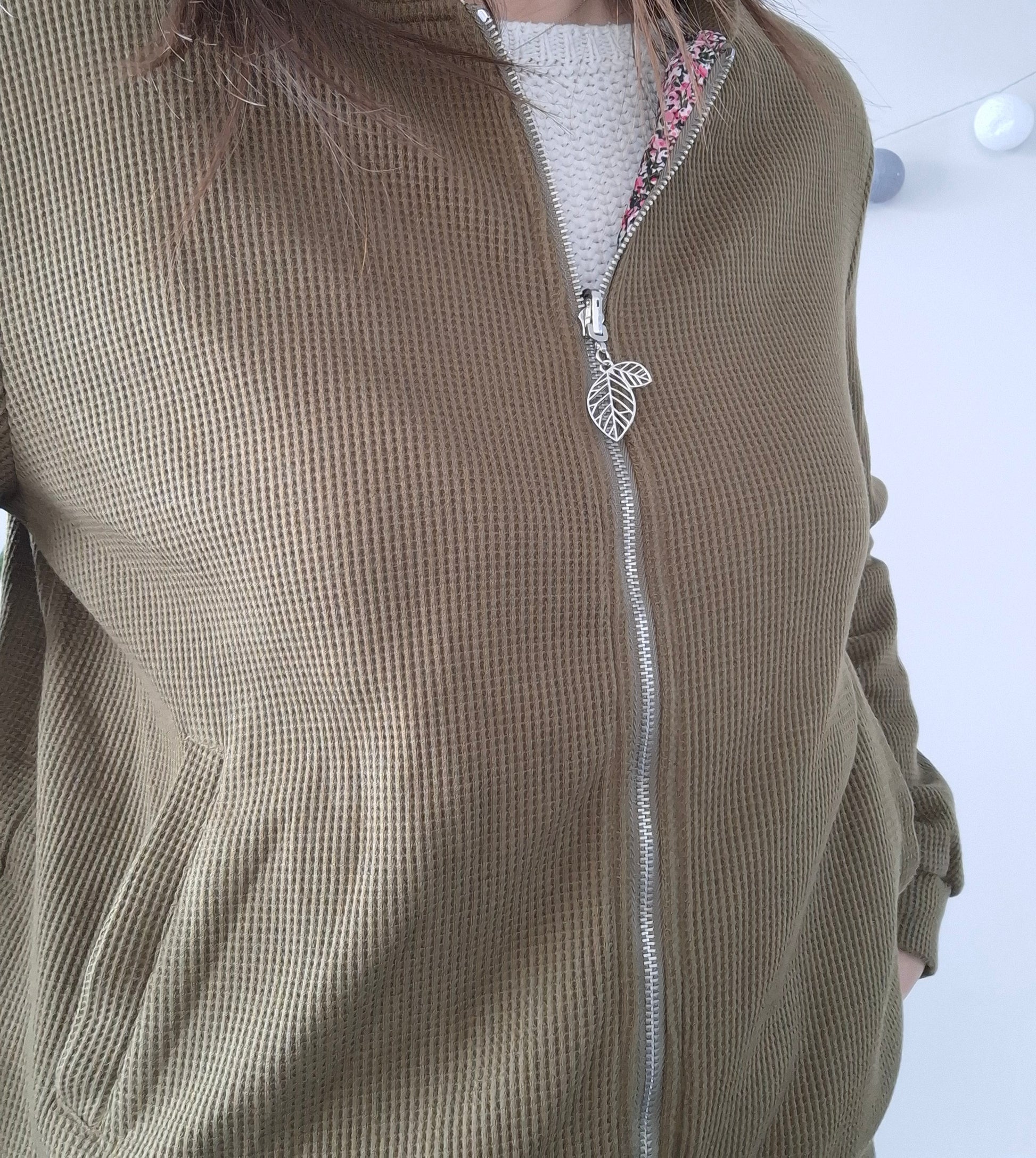 Woman wearing a khaki textured Laura Jo jacket with leaf zipper, Le Petit Placard fashion
