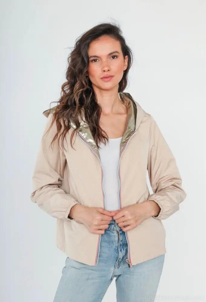 Manteau court imperméable beige réversible doré Melya Melody Curvy - Le Petit Placard