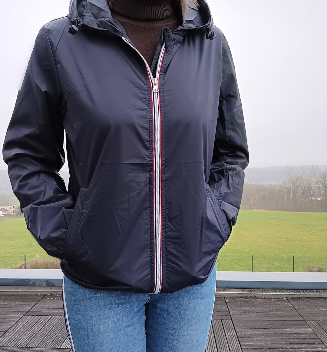 Manteau Imperméable court léger sans doublure bleu marine Laura Jo - Le Petit Placard