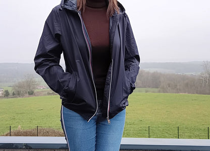 Manteau Imperméable court léger sans doublure bleu marine Laura Jo - Le Petit Placard