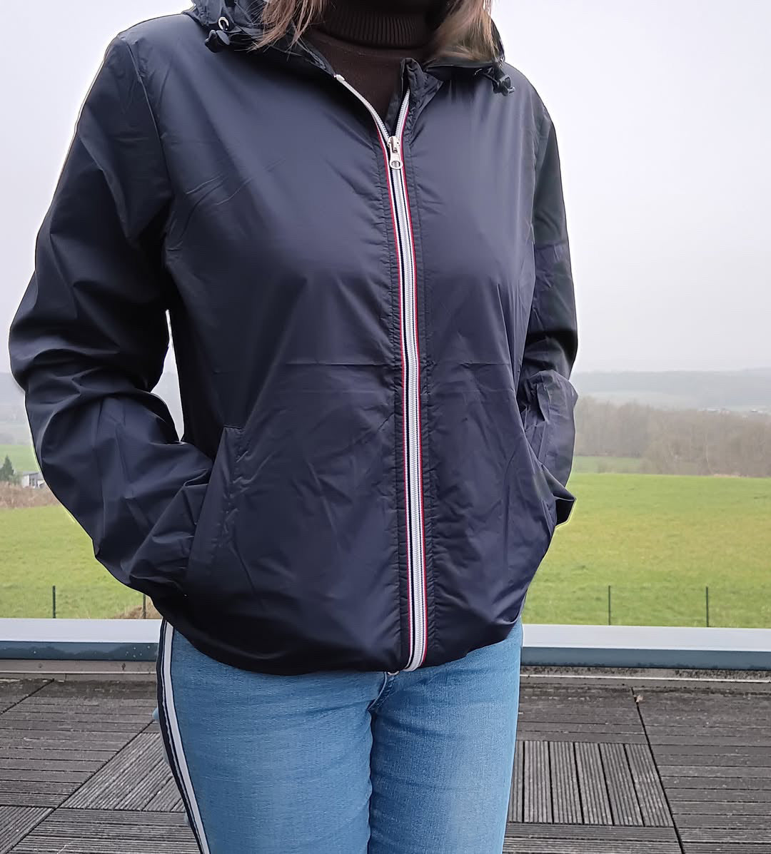 Manteau Imperméable court léger sans doublure bleu marine Laura Jo - Le Petit Placard