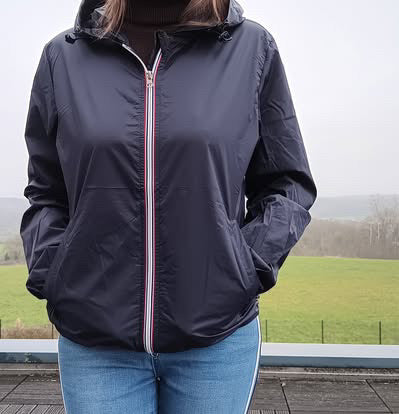 Manteau Imperméable court léger sans doublure bleu marine Laura Jo - Le Petit Placard