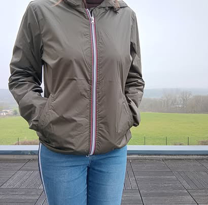 Manteau Imperméable court léger sans doublure kaki Laura Jo - Le Petit Placard