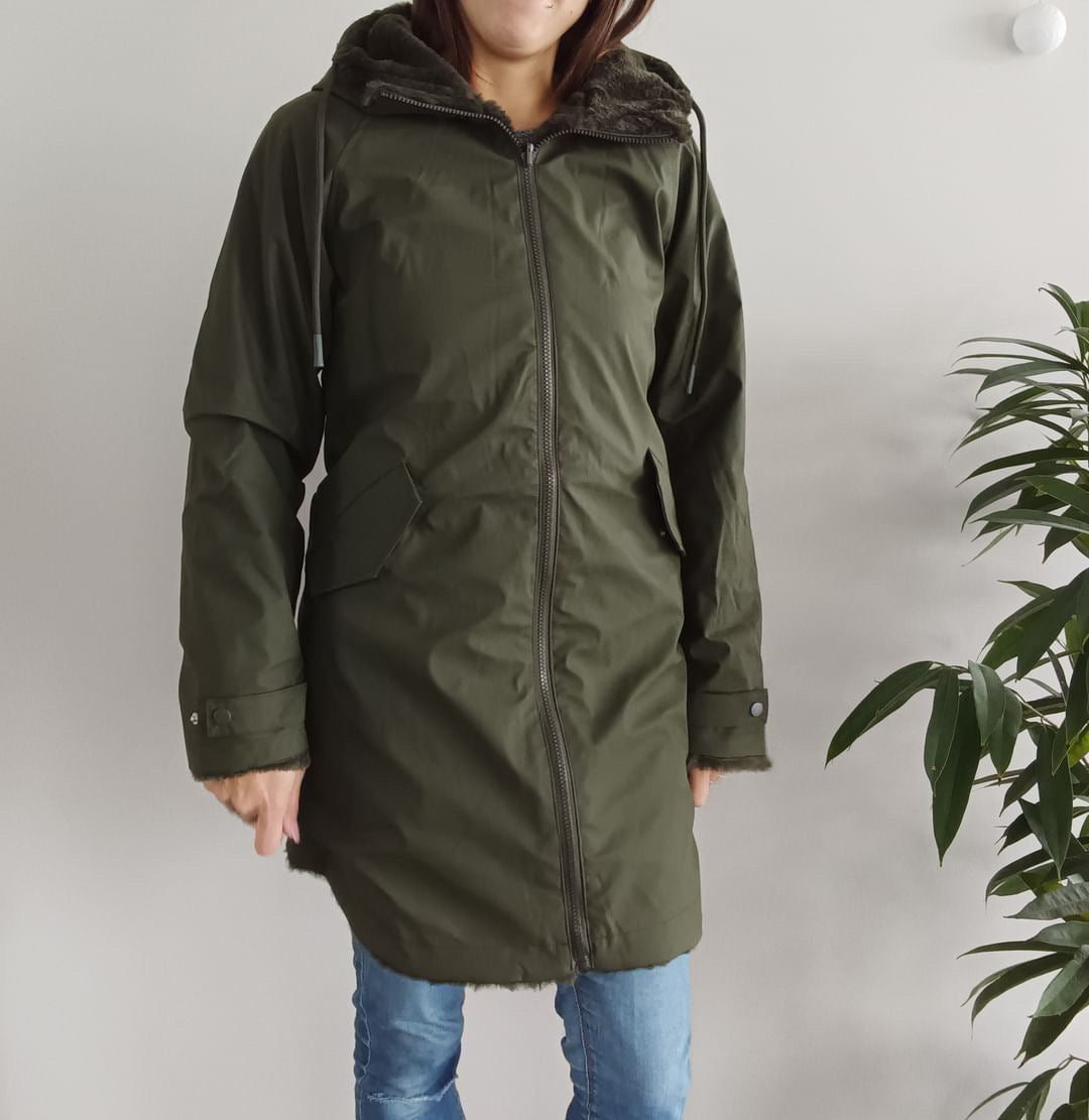 Melya Melody - Manteau long mi cuisses type ciré imperméable fourré réversible kaki - Le Petit Placard