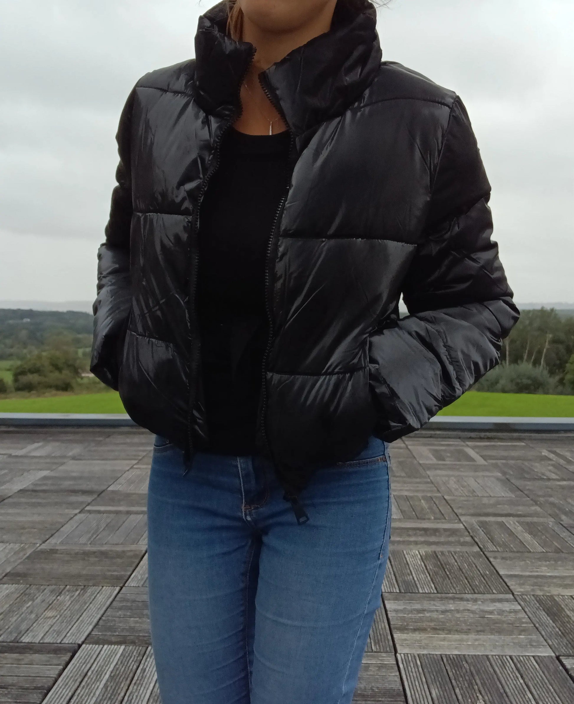 Melya Melody - Manteau court imperméable matelassé noir brillant Melya Melody