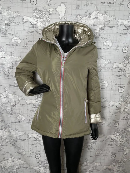 Manteau réversible imperméable Melya Melody pour femme, kaki et doré, avec capuche et fermeture avant visible.