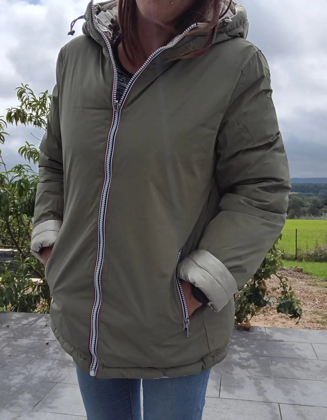Manteau réversible imperméable Melya Melody pour femme, kaki et doré, avec capuche et fermeture éclair.