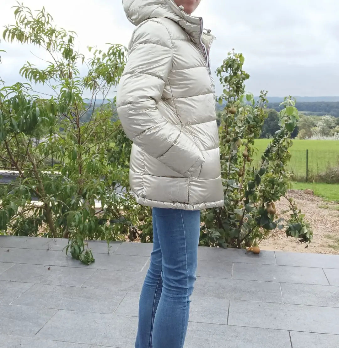 Manteau réversible imperméable Melya Melody pour femme, kaki et doré, avec capuche et fermeture pratique.
