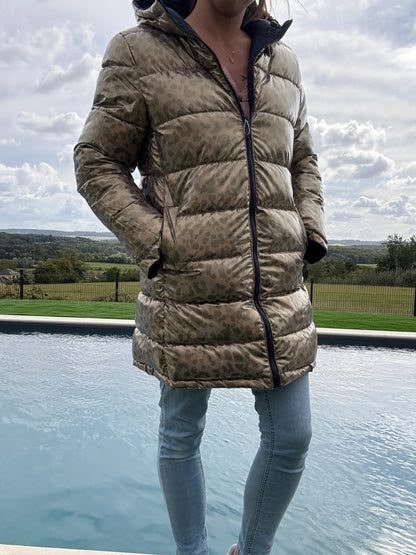 Melya Melody - Manteau long réversible et imperméable matelassé bleu marine/léopard Melya Melody