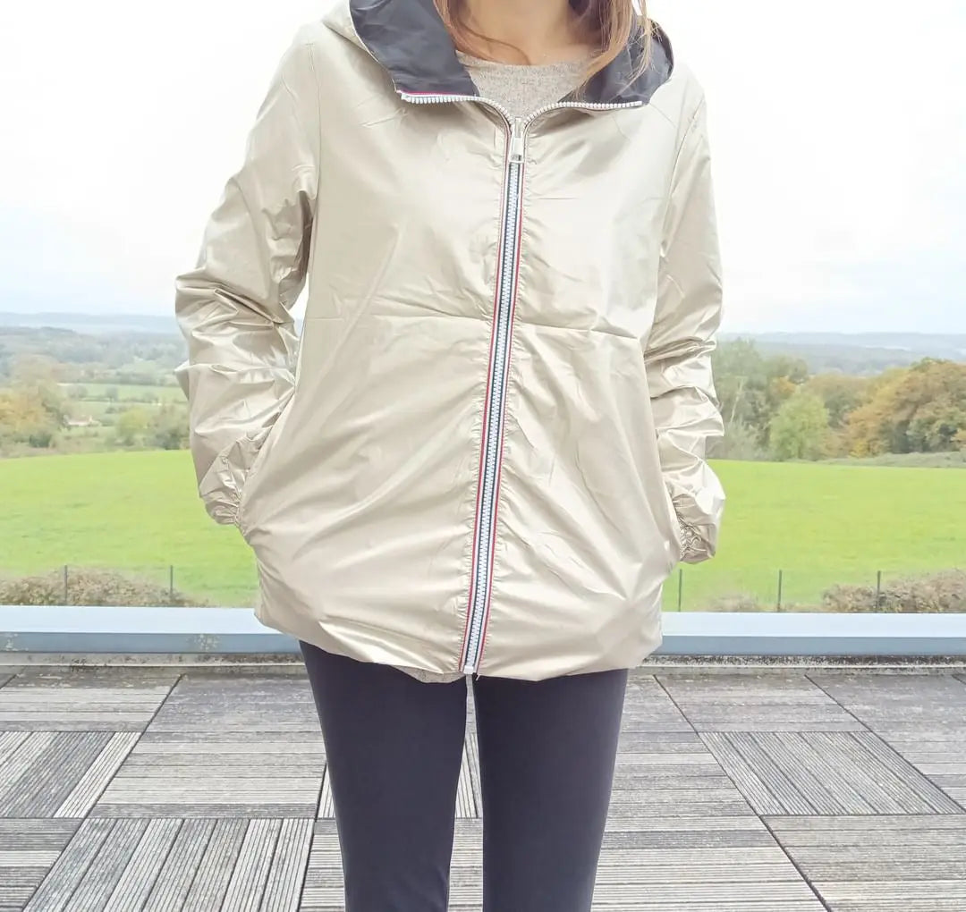 Manteau Court Réversible Imperméable Noir & Doré Grande Taille – Melya Melody Curvy Melya Melody