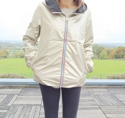 Manteau Court Réversible Imperméable Noir & Doré Grande Taille – Melya Melody Curvy Melya Melody