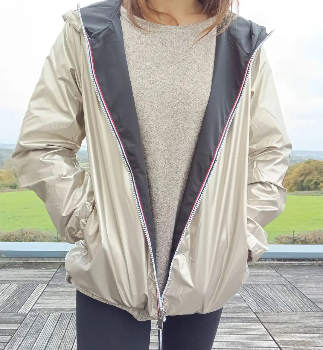Manteau Court Réversible Imperméable Noir & Doré Grande Taille – Melya Melody Curvy Melya Melody