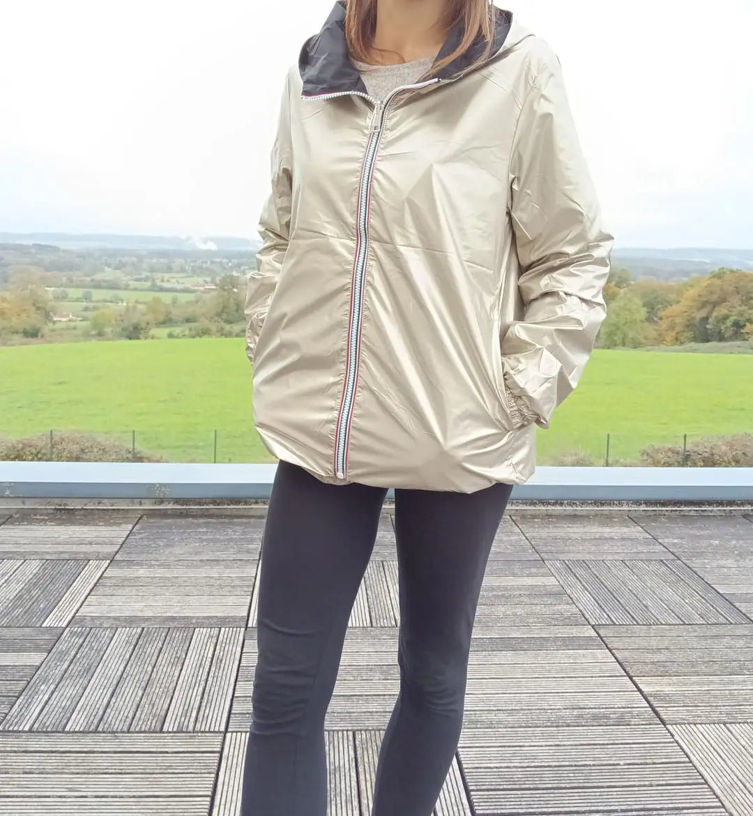 Manteau Court Réversible Imperméable Noir & Doré Grande Taille – Melya Melody Curvy Melya Melody