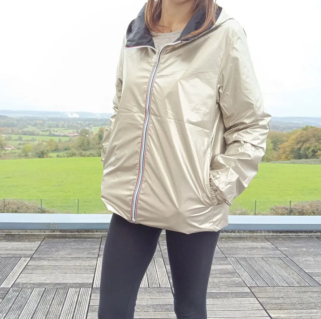 Manteau Court Réversible Imperméable Noir & Doré Grande Taille – Melya Melody Curvy Melya Melody