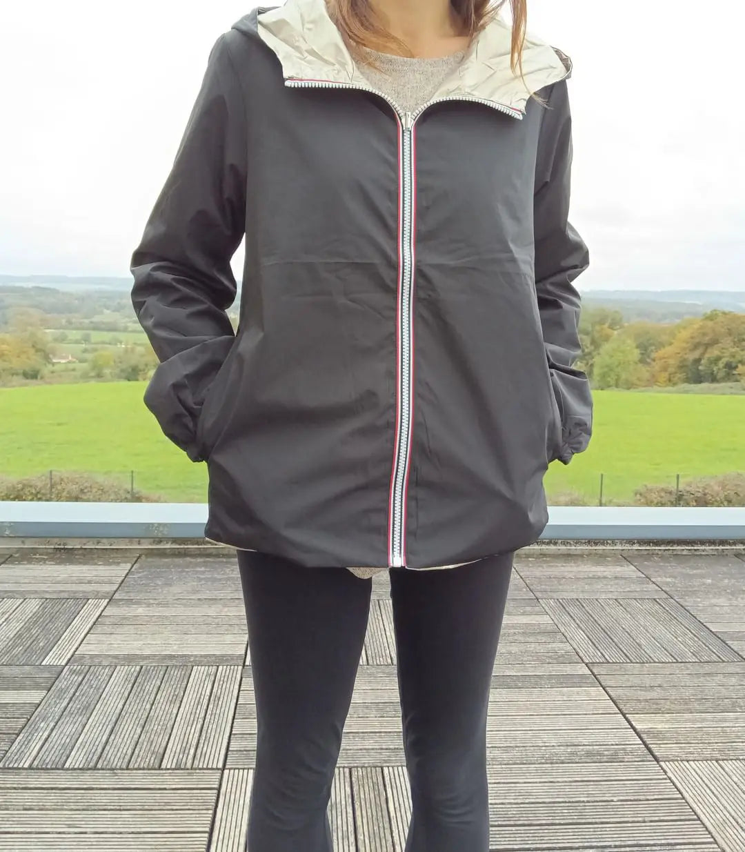 Manteau Court Réversible Imperméable Noir & Doré Grande Taille – Melya Melody Curvy Melya Melody