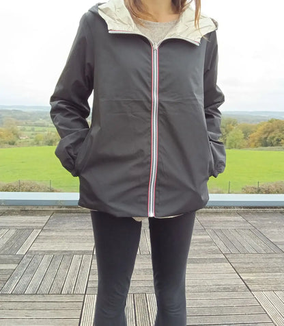 Manteau Court Réversible Imperméable Noir & Doré Grande Taille – Melya Melody Curvy Melya Melody