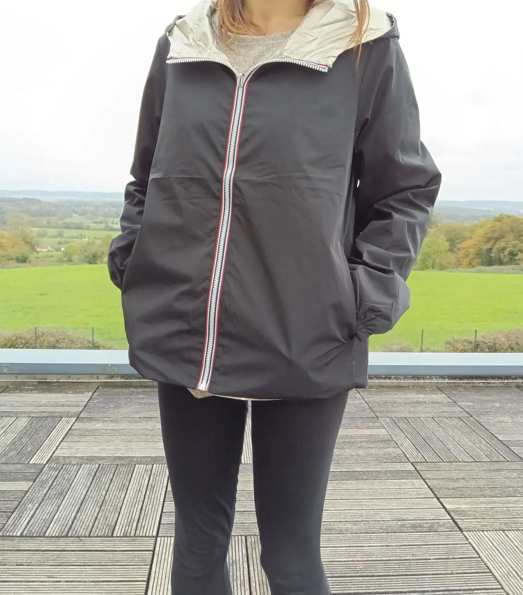 Manteau Court Réversible Imperméable Noir & Doré Grande Taille – Melya Melody Curvy Melya Melody