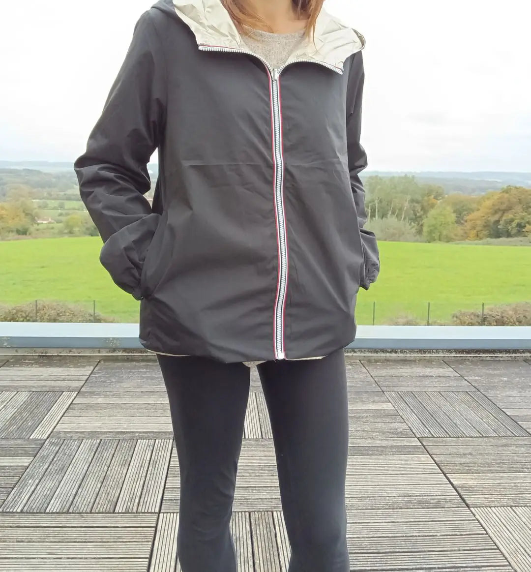 Manteau Court Réversible Imperméable Noir & Doré Grande Taille – Melya Melody Curvy Melya Melody