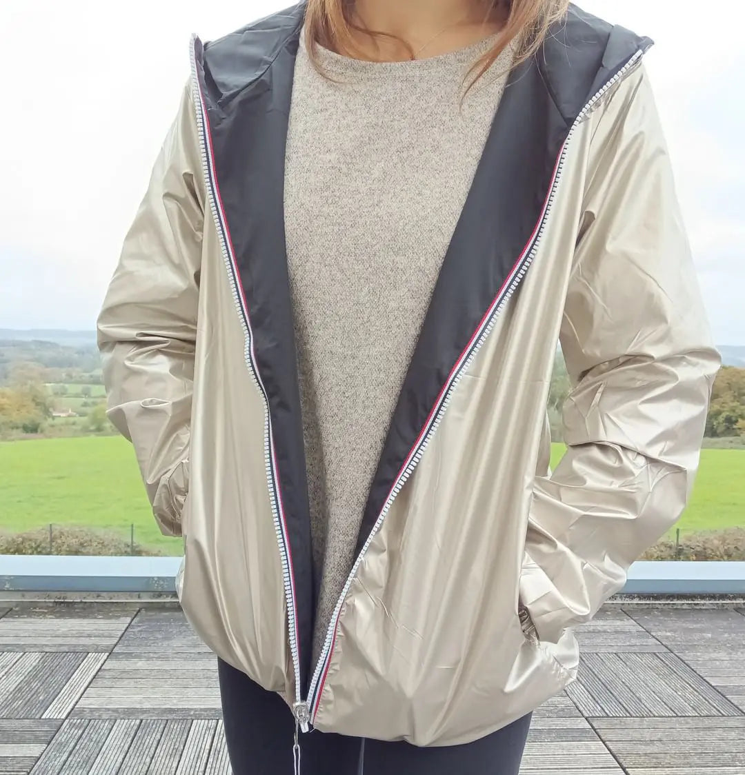 Manteau Court Réversible Imperméable Noir & Doré Grande Taille – Melya Melody Curvy Melya Melody