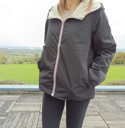 Manteau Court Réversible Imperméable Noir & Doré Grande Taille – Melya Melody Curvy Melya Melody