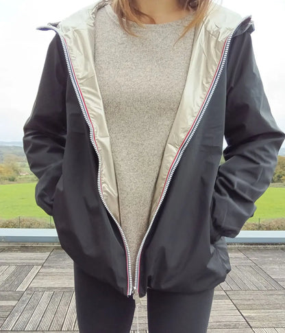 Manteau Court Réversible Imperméable Noir & Doré Grande Taille – Melya Melody Curvy Melya Melody