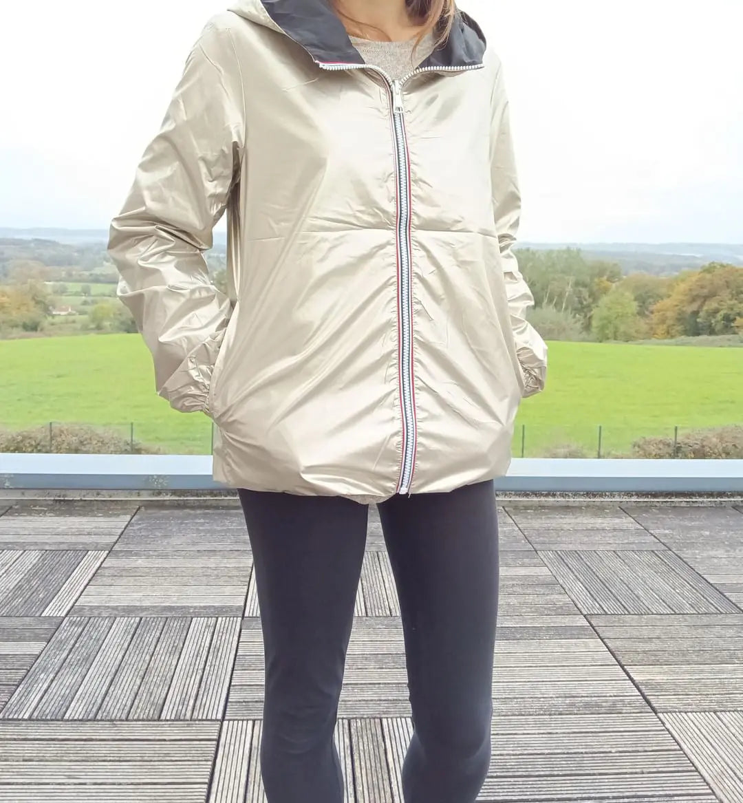 Manteau Court Réversible Imperméable Noir & Doré Grande Taille – Melya Melody Curvy Melya Melody