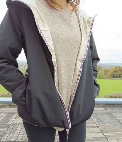 Manteau Court Réversible Imperméable Noir & Doré Grande Taille – Melya Melody Curvy Melya Melody