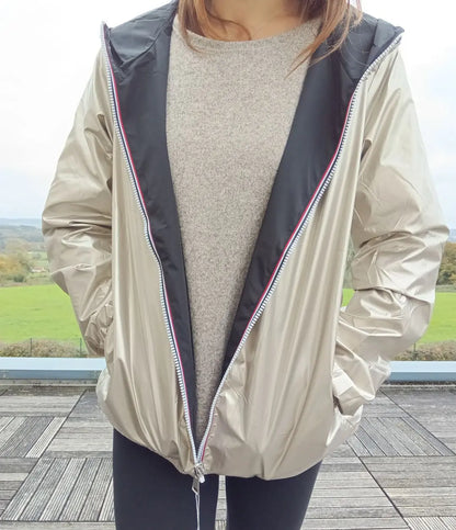 Manteau Court Réversible Imperméable Noir & Doré Grande Taille – Melya Melody Curvy Melya Melody